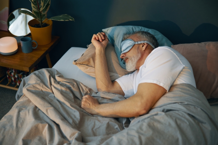 لماذا يُعدّ النوم أساسيًا للصحة والتعافي والرفاه العام